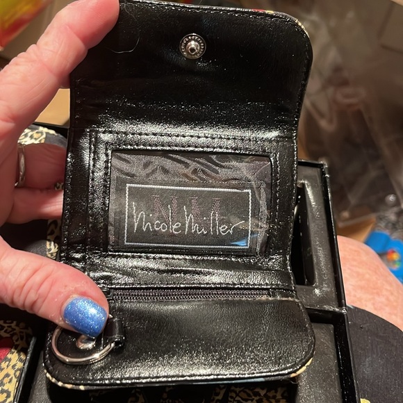 Stunning Trio by Nicole Miller, in original box. - Picture 4 of 7